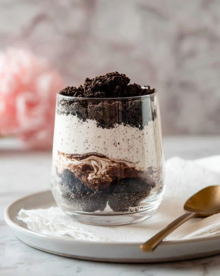 Quick and Delicious Cookies and Cream Parfaits: A No-Bake Dessert Delight Recipe